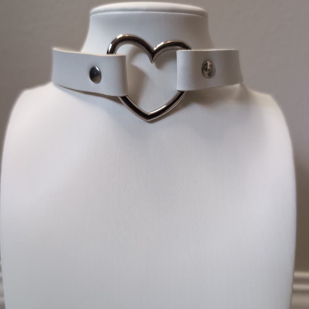 White Heart Ring Choker Gothic
